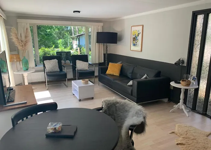 Chalet 'back To Nature' Bospark Ijsselheide Veluwe *